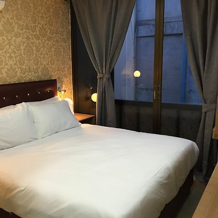 Harrys Suite Hotel Bangkok Buitenkant foto