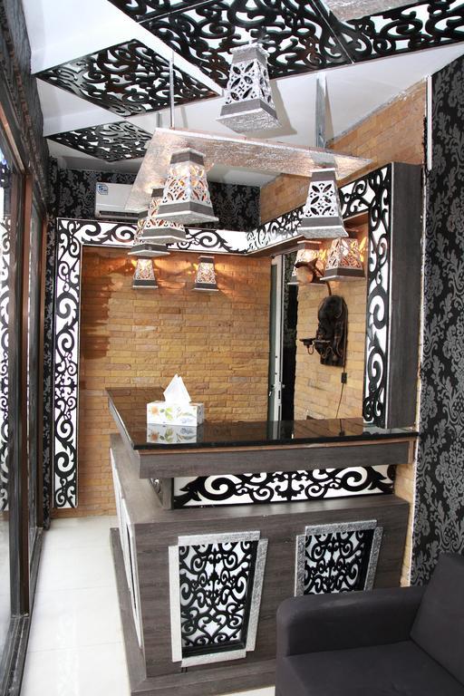 Harrys Suite Hotel Bangkok Buitenkant foto