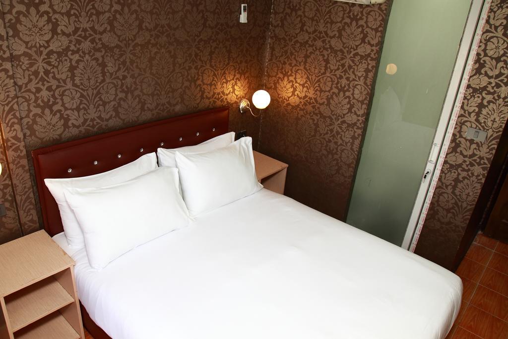 Harrys Suite Hotel Bangkok Kamer foto