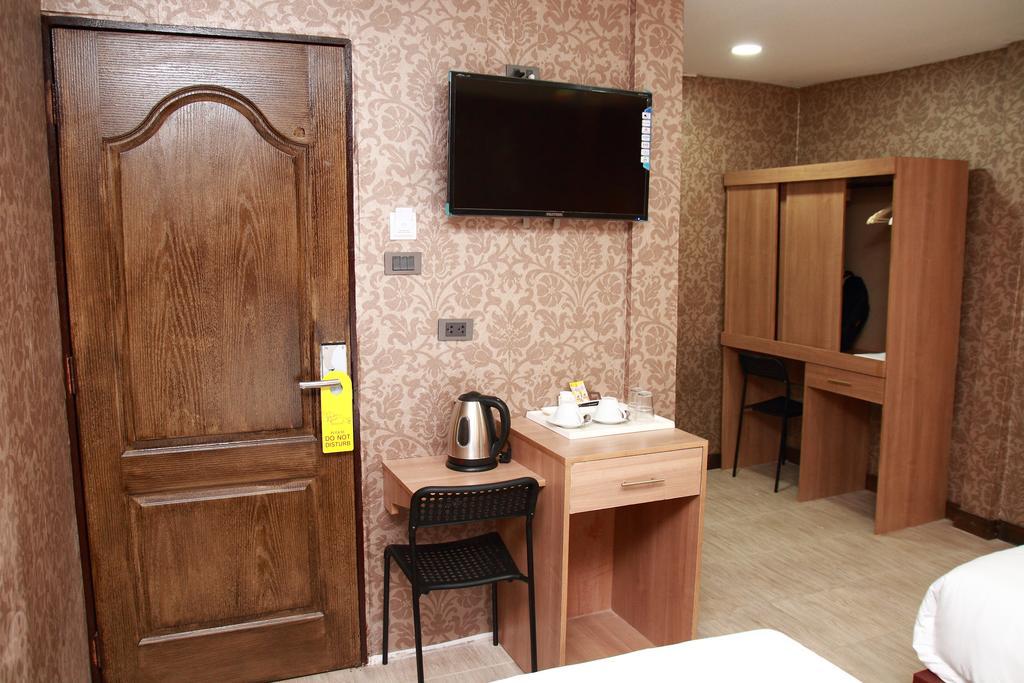 Harrys Suite Hotel Bangkok Kamer foto