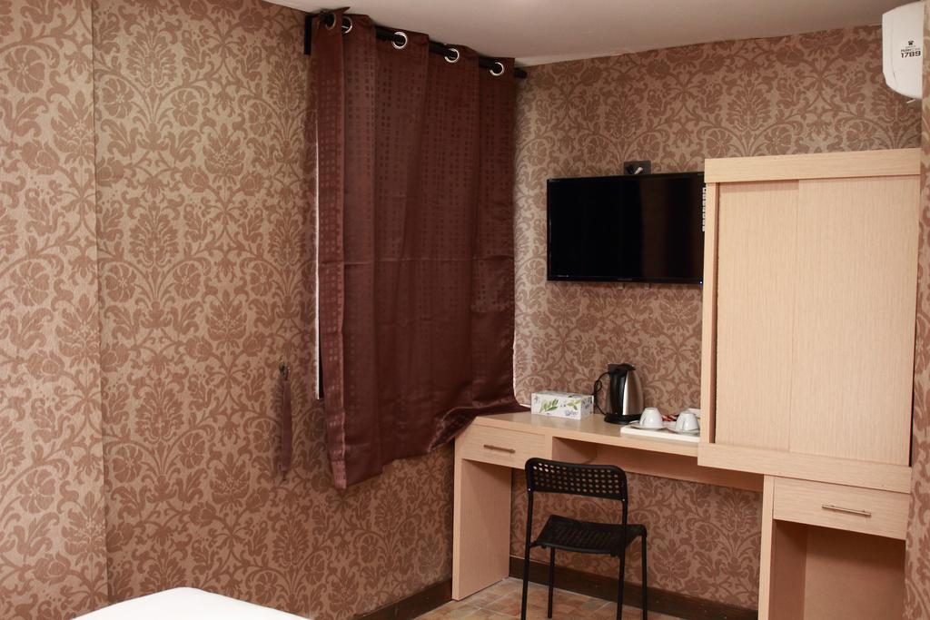 Harrys Suite Hotel Bangkok Kamer foto