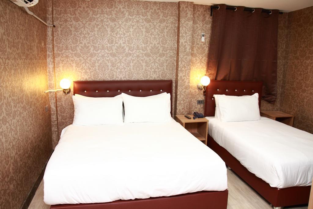 Harrys Suite Hotel Bangkok Kamer foto
