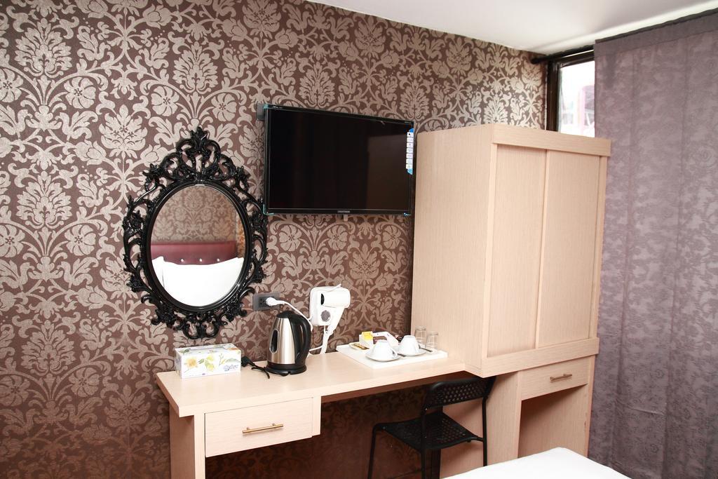 Harrys Suite Hotel Bangkok Buitenkant foto