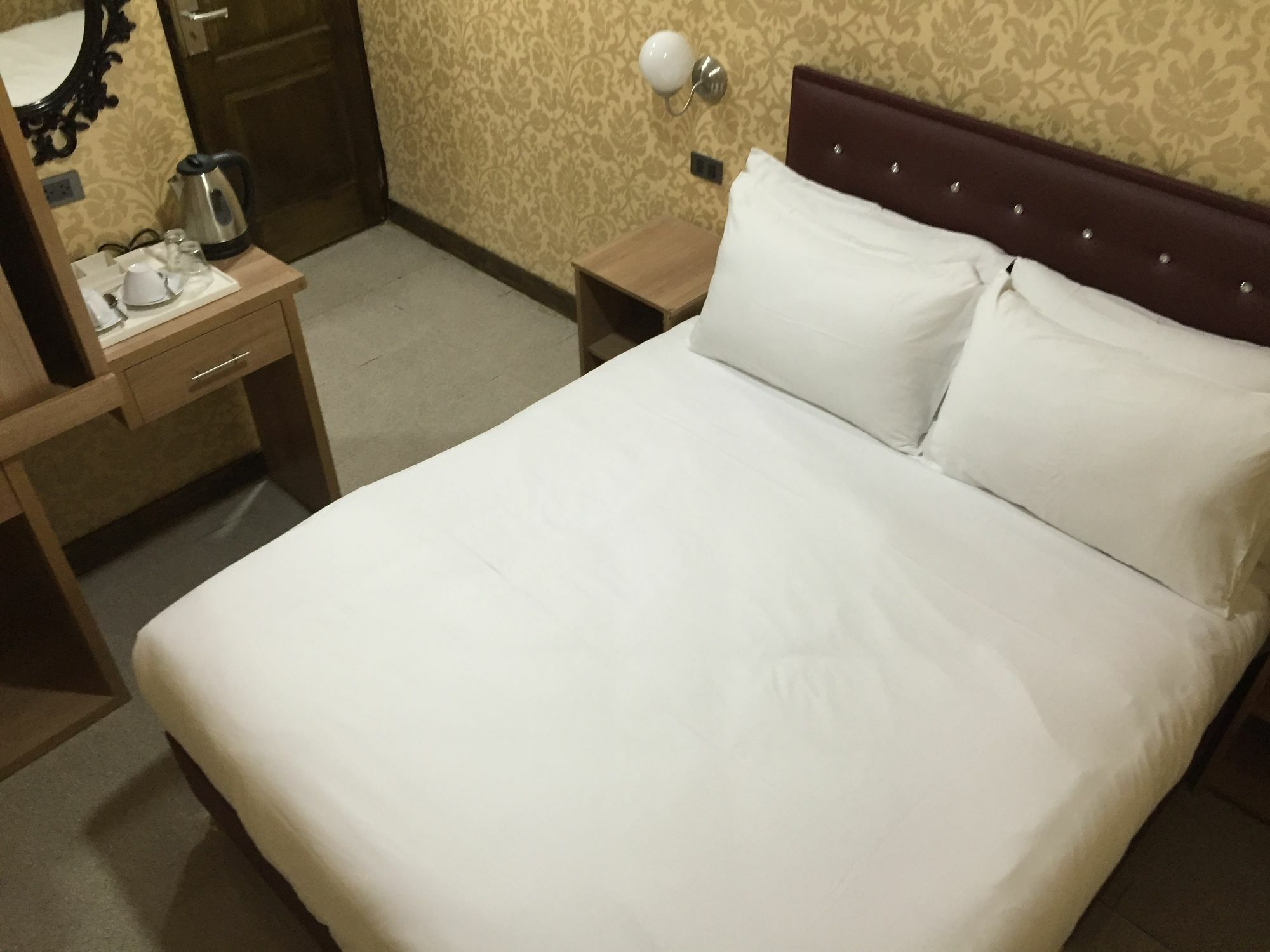 Harrys Suite Hotel Bangkok Buitenkant foto