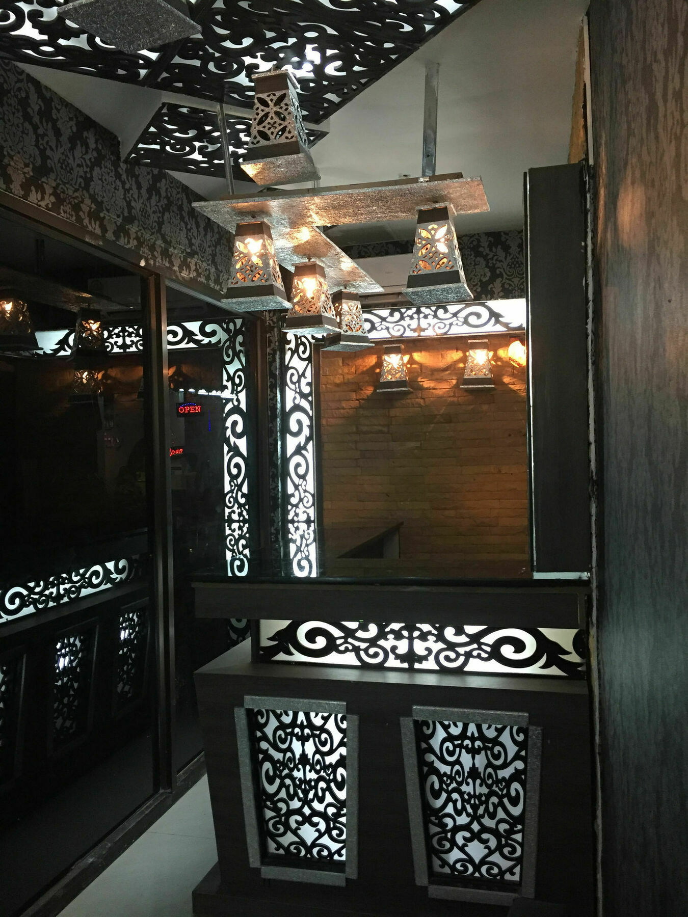 Harrys Suite Hotel Bangkok Buitenkant foto