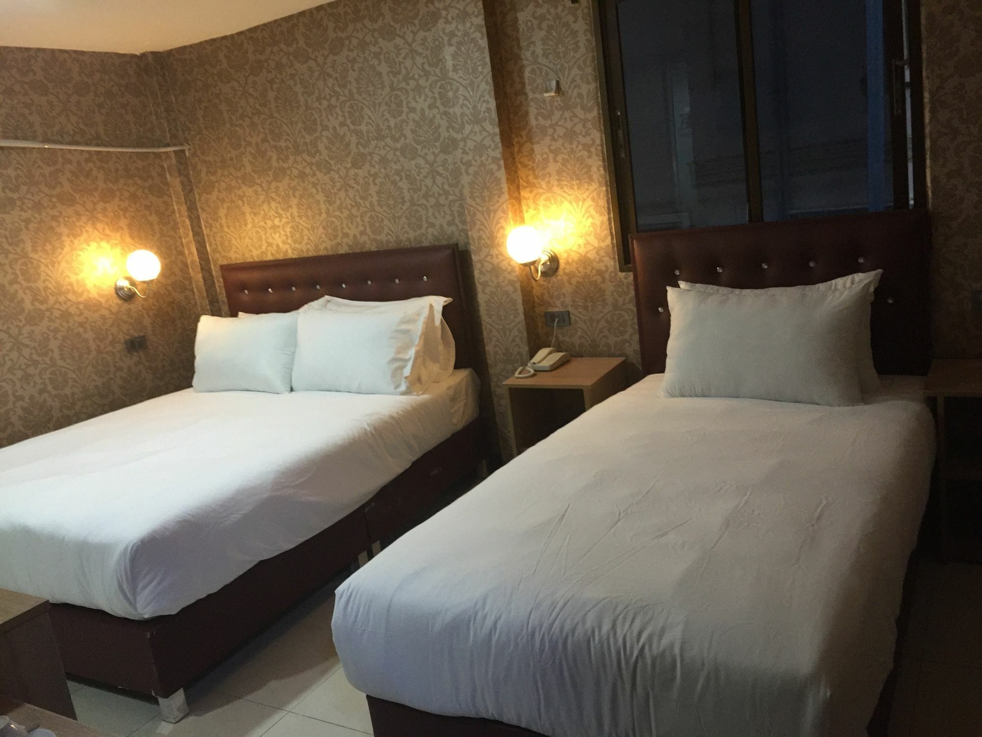 Harrys Suite Hotel Bangkok Buitenkant foto
