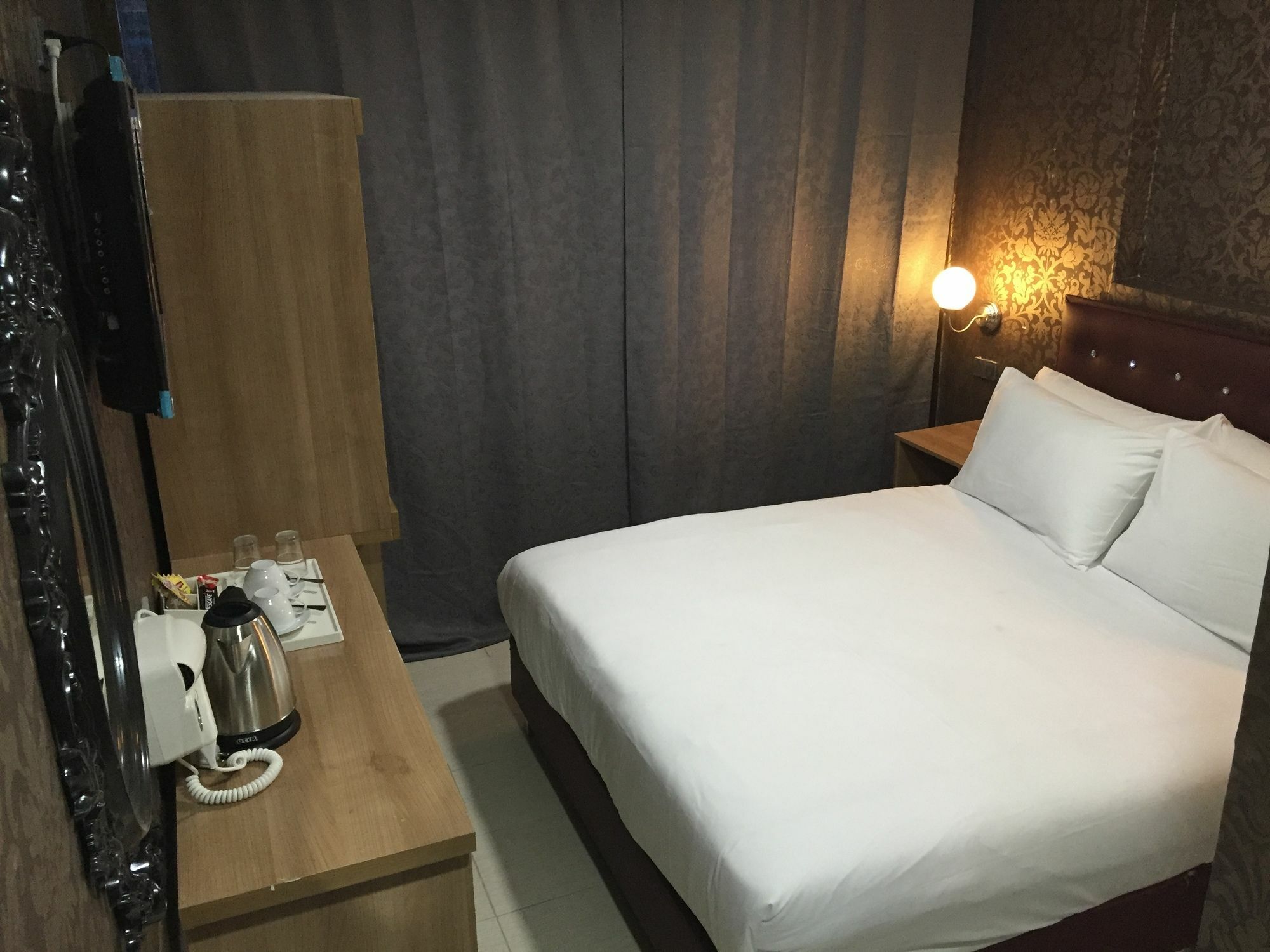 Harrys Suite Hotel Bangkok Buitenkant foto